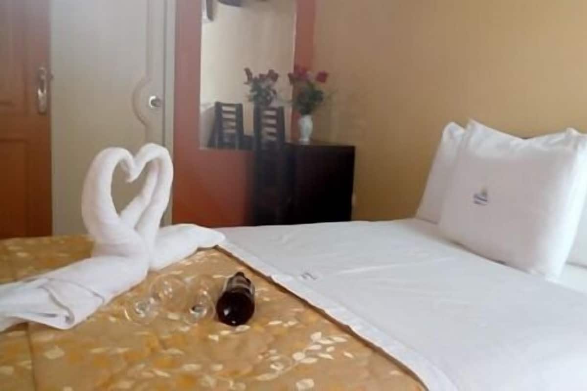 Single Room | Peti besi dalam bilik, meja, Wi-fi percuma