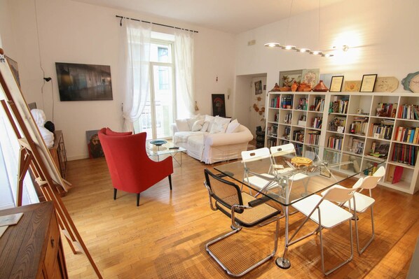 Apartment, 1 Schlafzimmer | Wohnbereich | Flachbildfernseher