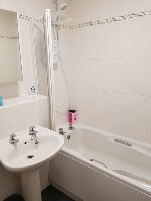 Ferienhaus, 2 Schlafzimmer | Badezimmer | Duschwanne, Haartrockner, Handtücher
