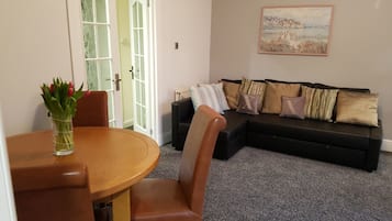 House, 2 Bedrooms | Living area