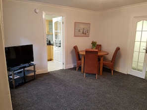 Casa, 2 quartos | Opções para refeição no quarto