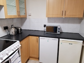 Casa, 2 quartos | Cozinha privada | Geladeira, micro-ondas, fogão, cooktop