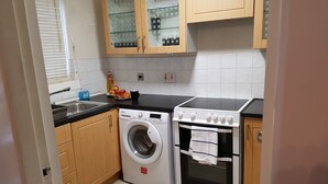 Private kitchen - Dragon - Kestrel House 2 Bedroom Home (Clydebank)