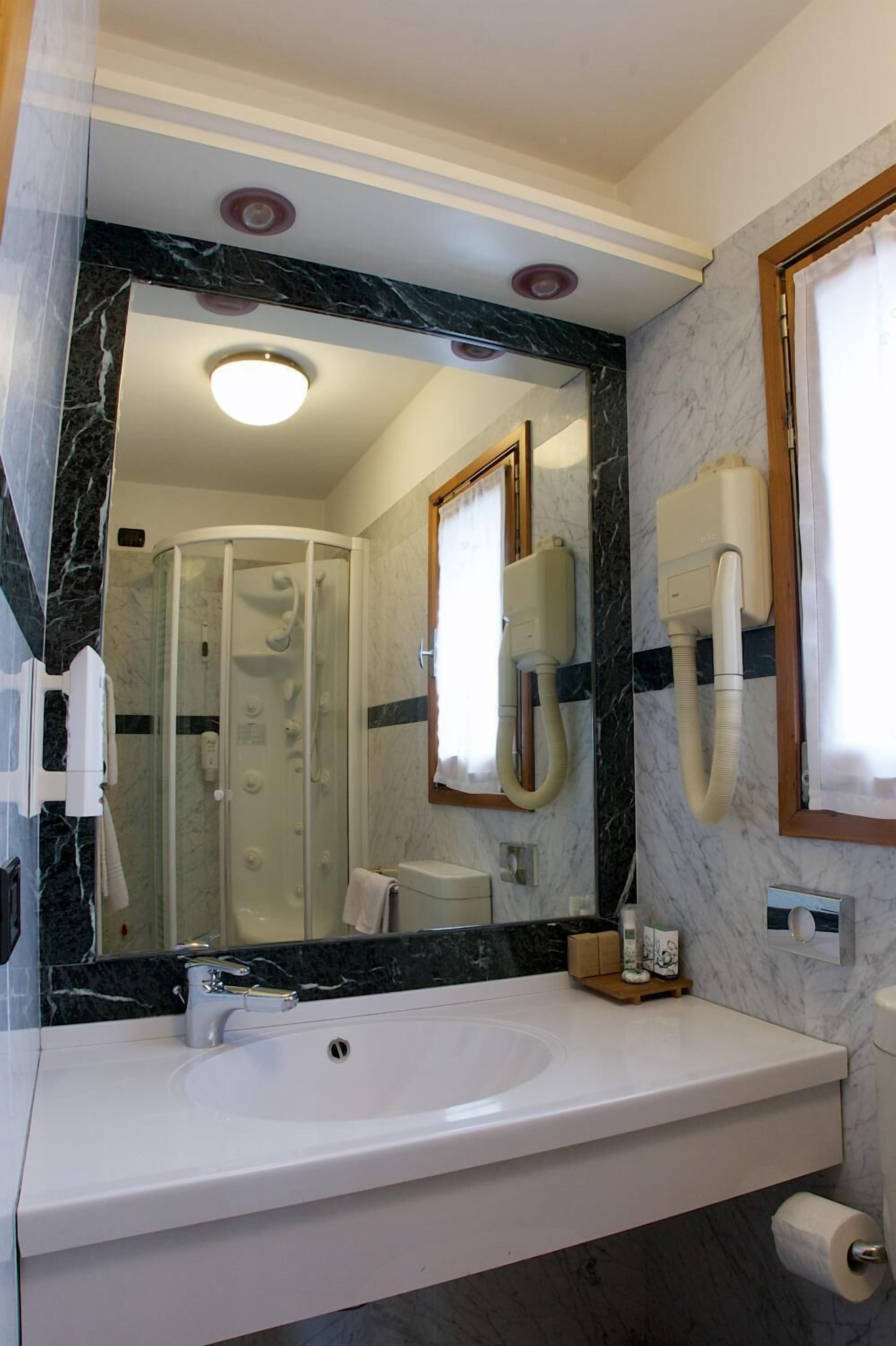 shower, free toiletries, hair dryer, towels