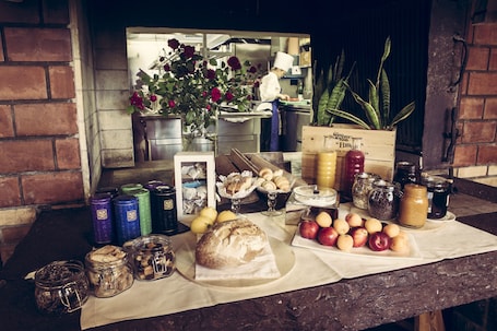 Free local cuisine breakfast