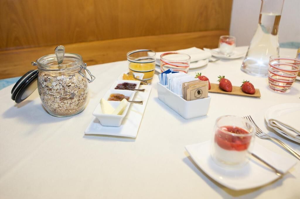 lunch and dinner served