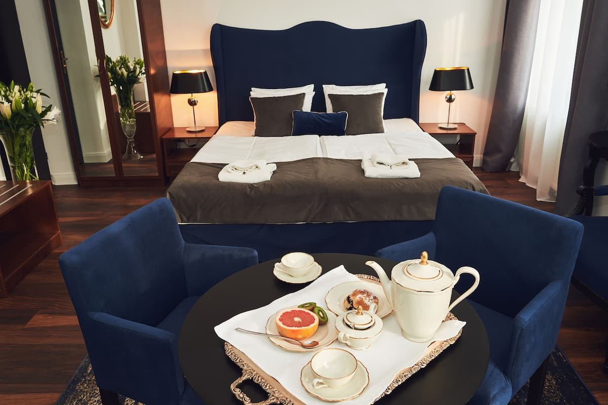 Chambre Double Deluxe, 1 grand lit | Literie de qualité supérieure, bureau, chambres insonorisées