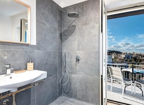 Bathroom - Sorrento Lux Suites - Blue (Sorrento)