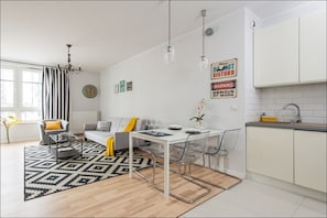 Business Apartment, 1 Bedroom | 1 bedroom, soundproofing, iron/ironing board, free WiFi