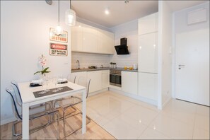 Appartement Affaires, 1 chambre | Cuisine privée | Réfrigérateur, four, plaque de cuisson, lave-vaisselle
