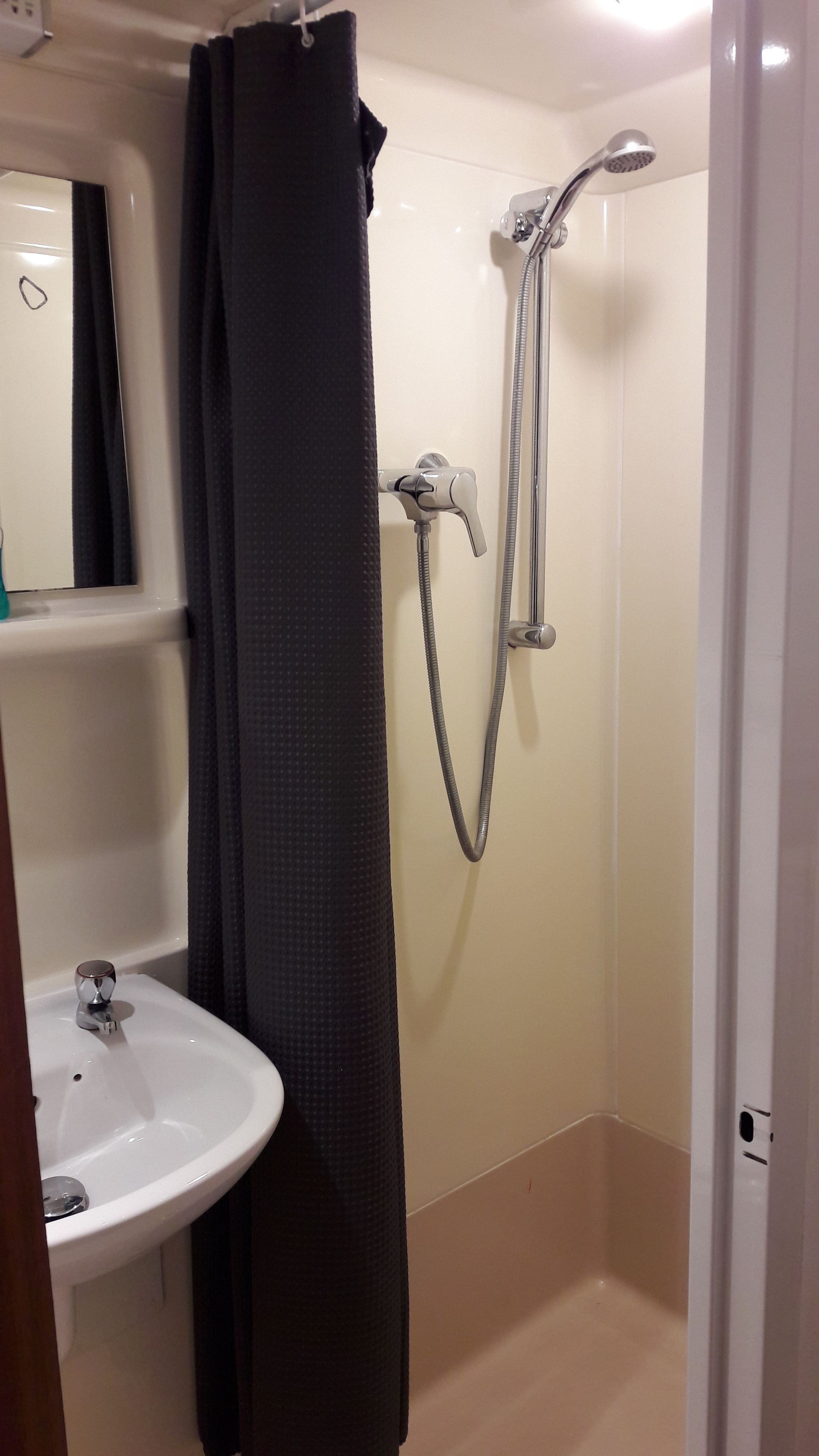 Twin Room, Private Bathroom | Bathroom | Towels