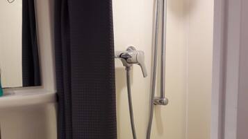 Twin Room, Private Bathroom | Bathroom | Towels