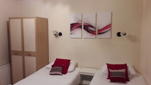 Kamar Twin, kamar mandi umum | Setrika/meja setrika, Wi-Fi gratis, dan seprai linen
