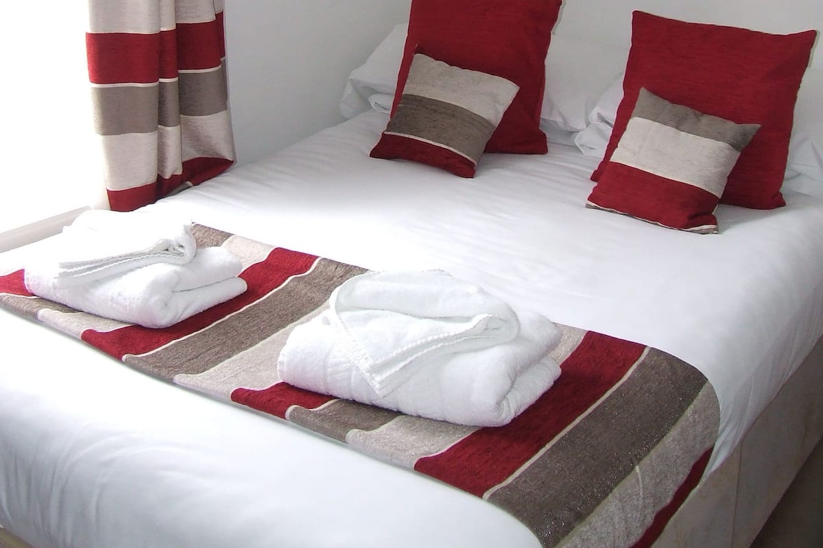 Doppelzimmer, mit Bad | Bügeleisen/Bügelbrett, kostenloses WLAN, Bettwäsche