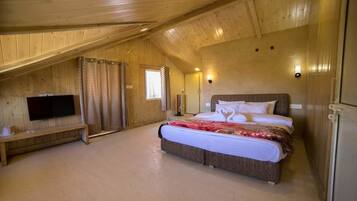 Superior Room | Minibar, iron/ironing board, rollaway beds, free WiFi