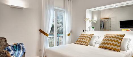 Apartment, 3 Bedrooms | 3 bedrooms, cribs/infant beds, free WiFi, bed sheets