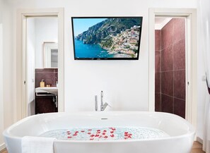Deep-soaking bathtub - Sorrento Lux Suites - Oro (Sorrento)
