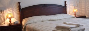 Quarto quádruplo | Roupas de cama premium, escrivaninha, Wi-Fi de cortesia, roupa de cama