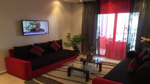 Apartamento panorámico | 2 dormitorios, cortinas opacas, tabla de planchar con plancha