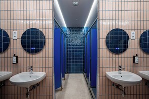 Douche, serviettes fournies