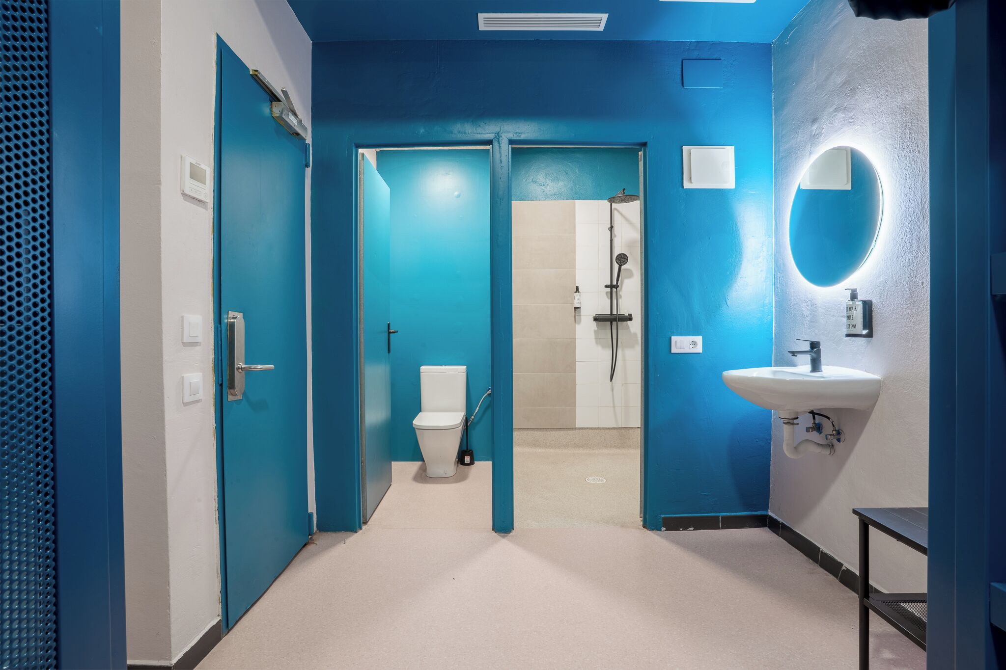 Douche, serviettes fournies