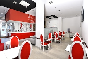 Se ofrece un desayuno continental (5 EUR por persona)