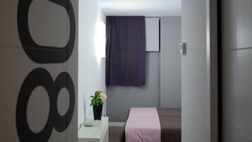 Coffres-forts dans les chambres, bureau, rideaux occultants