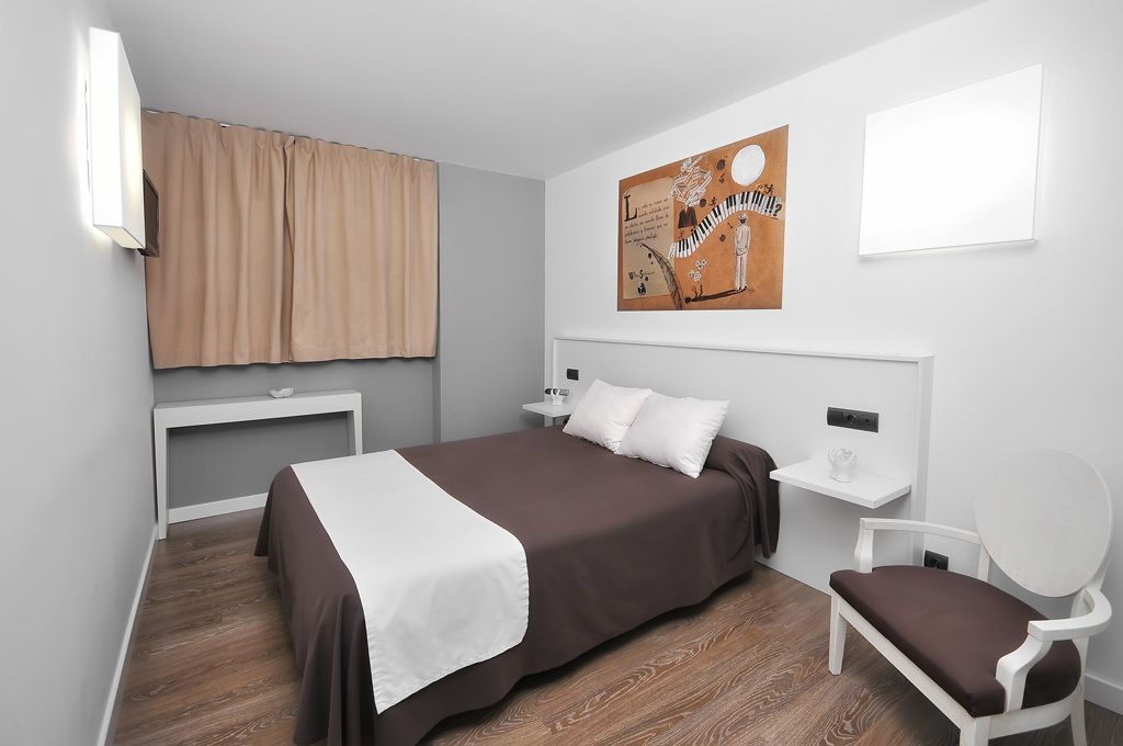 in-room safe, desk, blackout curtains, soundproofing