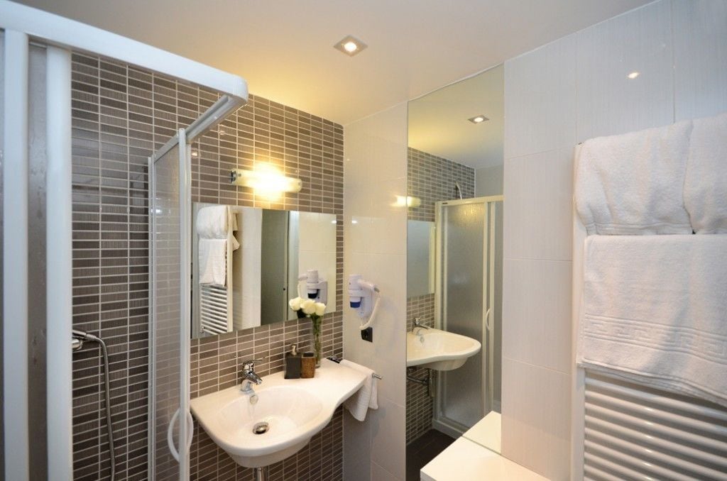 designer toiletries, hair dryer, towels