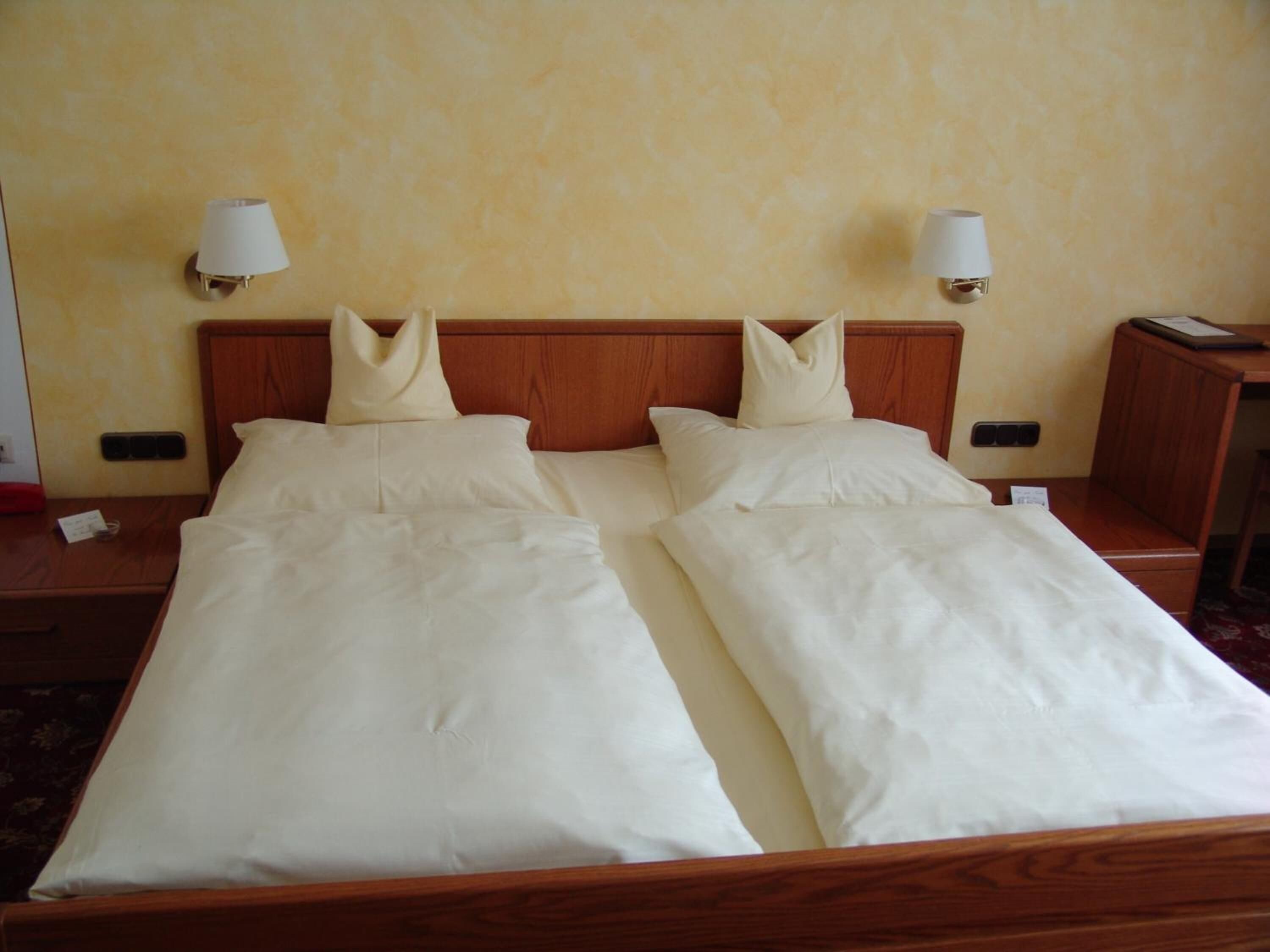 hypo-allergenic bedding, desk, iron/ironing board, free wifi