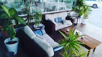 Habitación con 1 cama doble o 2 individuales | Terraza o patio