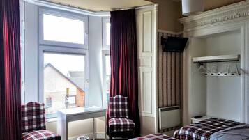 ستائر تعتيم ومكواة/لوح كي وواي فاي مجانًا وملاءات أسرّة