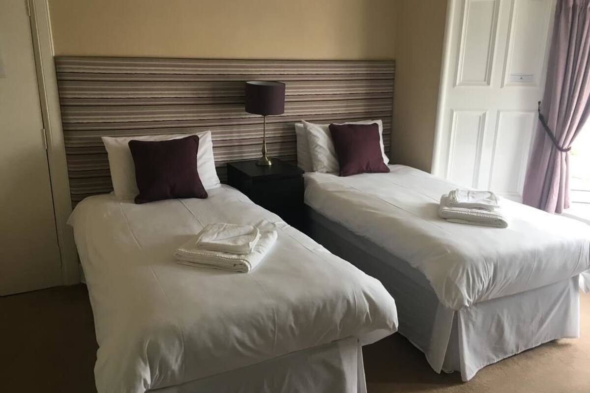 twin room | desk, iron/ironing board, free cots/infant beds, free wifi