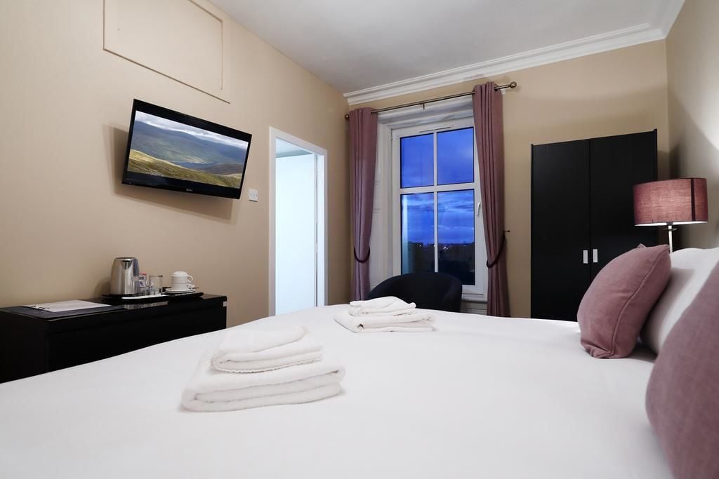 double room | desk, iron/ironing board, free cots/infant beds, free wifi