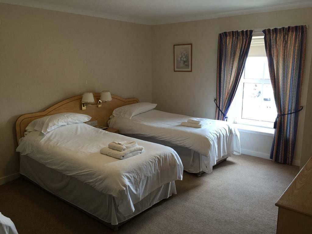 family room | desk, iron/ironing board, free cots/infant beds, free wifi