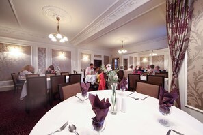 Frokost, lunsj og middag serveres