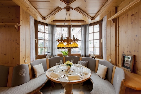 Lunch and dinner served . Löwen Hotel & Restaurant