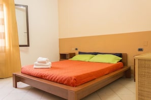 1 bedroom, premium bedding, desk, free WiFi