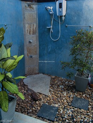 Bathroom shower - Tea Eco Villa (Ahangama)