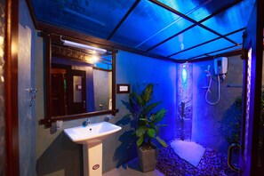 Traditional Villa, 1 Bedroom, Smoking, Resort View | Bathroom