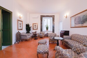 Sala de estar en el lobby