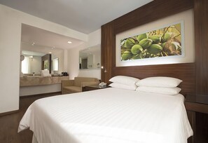 Luxury Room, 1 King Bed | In-room safe, desk, iron/ironing board, rollaway beds - Sunset Suite Vallarta (Nuevo Nayarit)