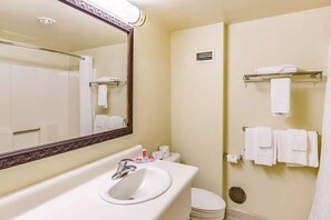 Iron/ironing board, free WiFi, bed sheets - Radford Inn (Radford)