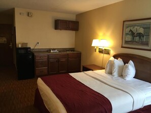 One Queen Bed NonSmoking,Efficiency | Iron/ironing board, free WiFi, bed sheets
