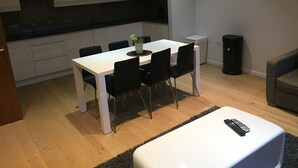 Deluxe Apartment, 2 Bedrooms | In-room dining - Baker Street (London)