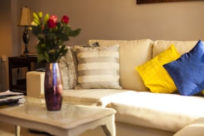 Apartment, 2 Bedrooms | Living area