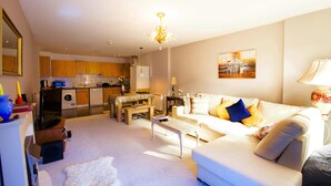 Apartment, 2 Bedrooms | Living room