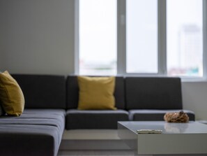 Apartment, 3 Schlafzimmer | Wohnbereich | Flachbildfernseher