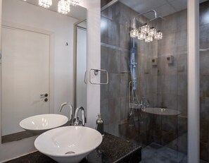 Departamento, 3 habitaciones | Lavabo en el baño