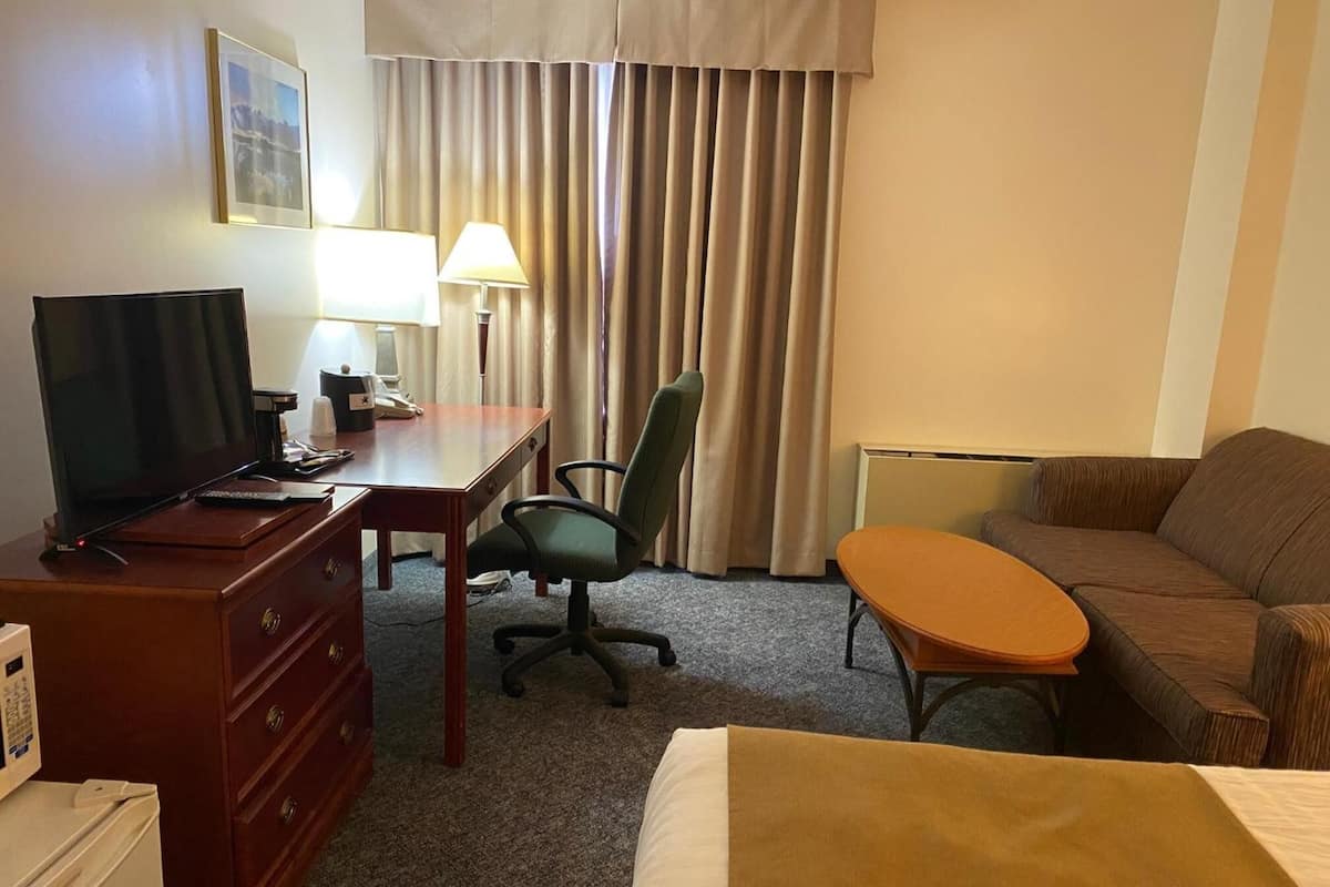 Standard Room, 1 Queen Bed, Accessible